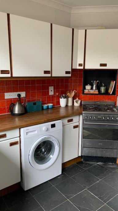 Lovely 4 Bedroom Home, Stones Throw From The Beach Brighton Eksteriør billede